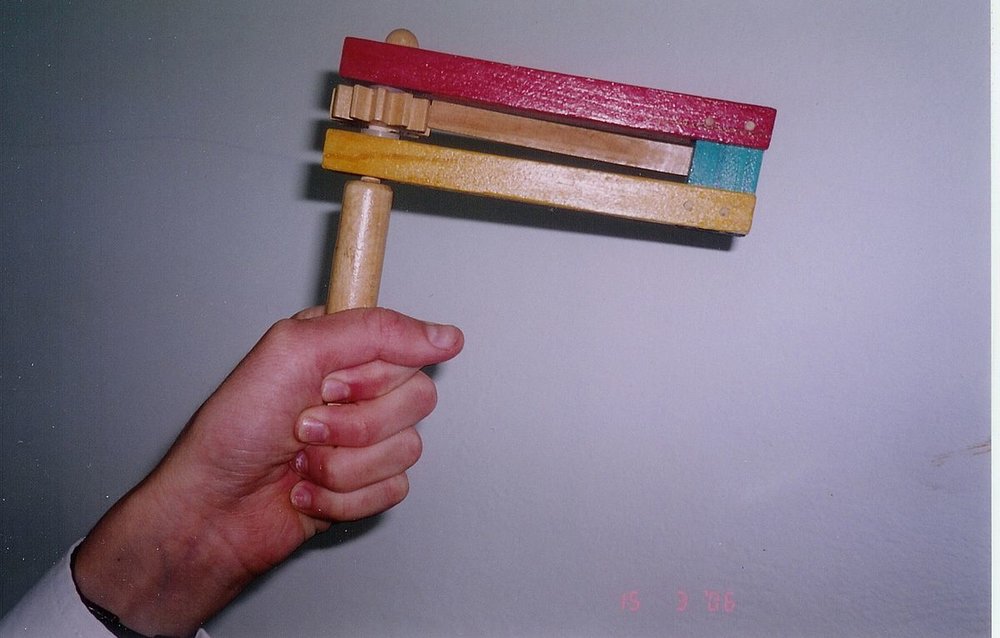 1200px-Purim_gragger.jpg