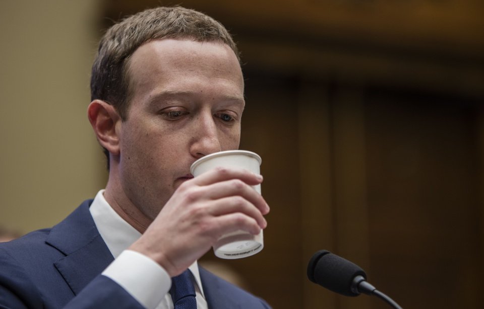 960x614_mark-zuckerberg-lors-de-son-temoignage-le-11-avril-2018-a-washington.jpg.e8cacffa774cdd37811ccd1aa4e6f13f.jpg