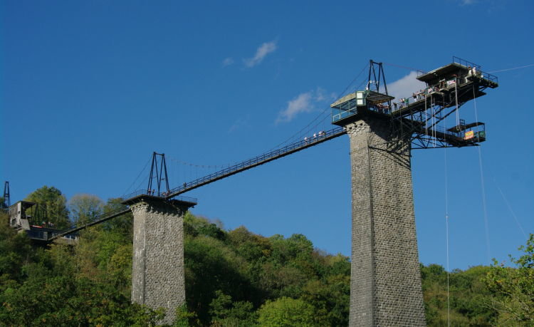 p6853-750x459-saut-a-elastique-bungimagine-aj-hackette-6.jpg.5d8f1ab96781f235f0fa550f487afe27.jpg