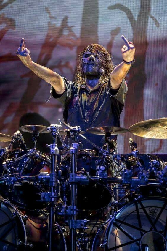 Dans quel groupe joue ce batteur ?