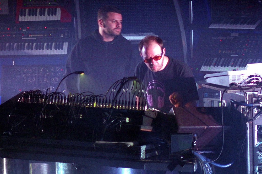 The_Chemical_Brothers_performing_in_Barcelona,_Spain_(2007).jpg