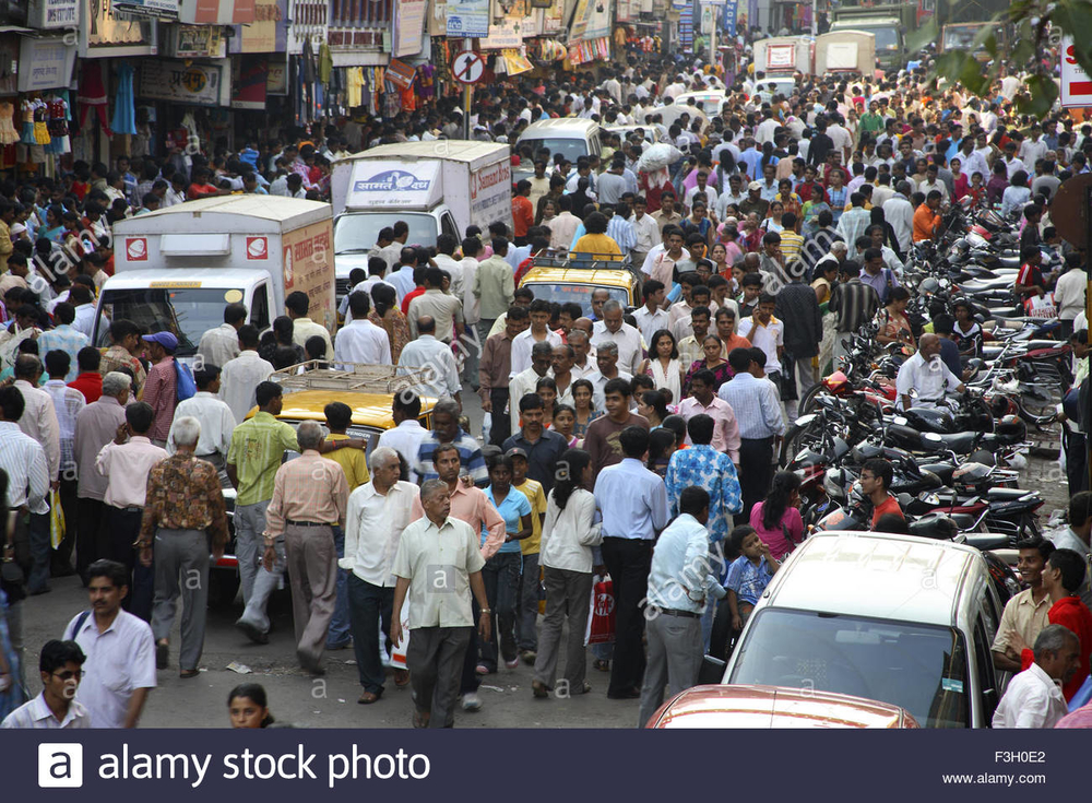 crowd-on-road-diwali-shopping-fever-dadar-market-mumbai-bombay-maharashtra-F3H0E2.jpg