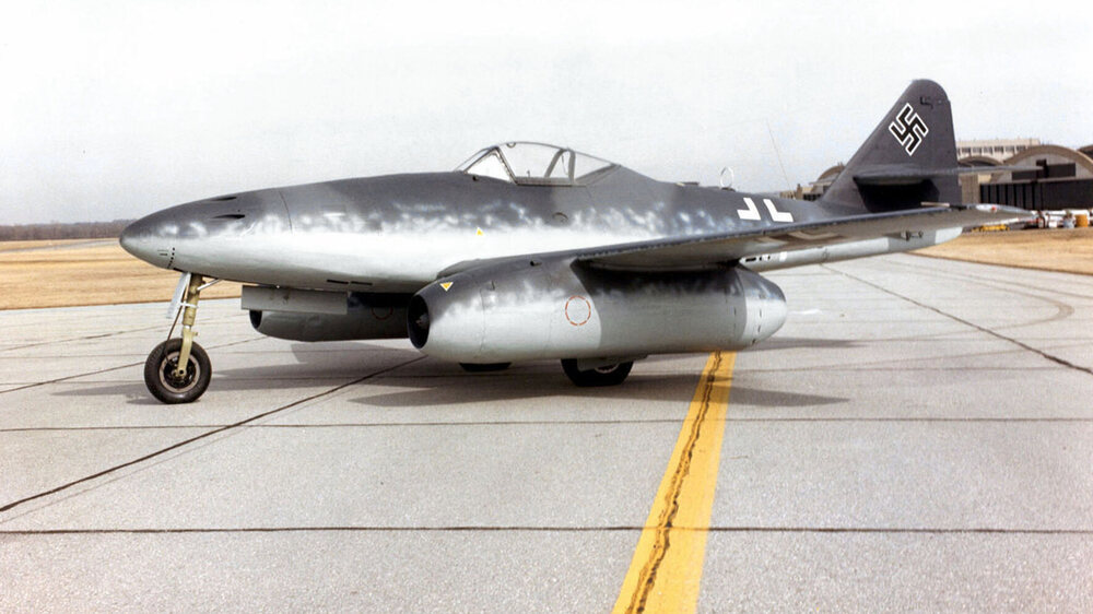 Messerschmitt_Me_262A_at_the_National_Museum_of_the_USAF.thumb.jpg.9006f03255d2f28ae8bd2e21bcbc45aa.jpg