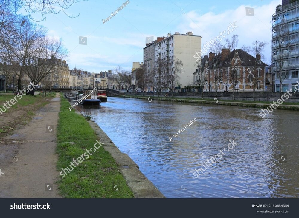stock-photo-february-rennes-france-river-boats-attached-to-the-bank-during-winter-downtown-rennes-2450654359.thumb.jpg.c4b5fa6da3a801ba806dbef9ce0c4242.jpg