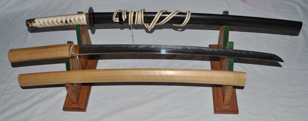 Antique_Japanese_katana.thumb.JPG.56bcd51031593fb1dfbd731d144a832d.JPG
