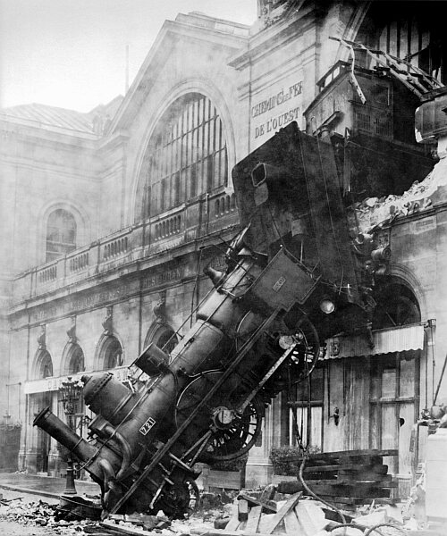 Train_wreck_at_Montparnasse_1895.jpg.aa0a050d3a7840151527ba6931b0301c.jpg