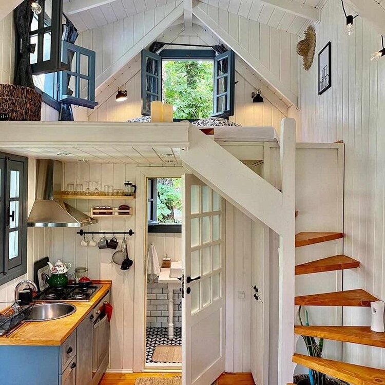Plan-interieur-de-Tiny-House-avec-cuisine-chambre-escalier-petite-maison-sur-roues.jpg